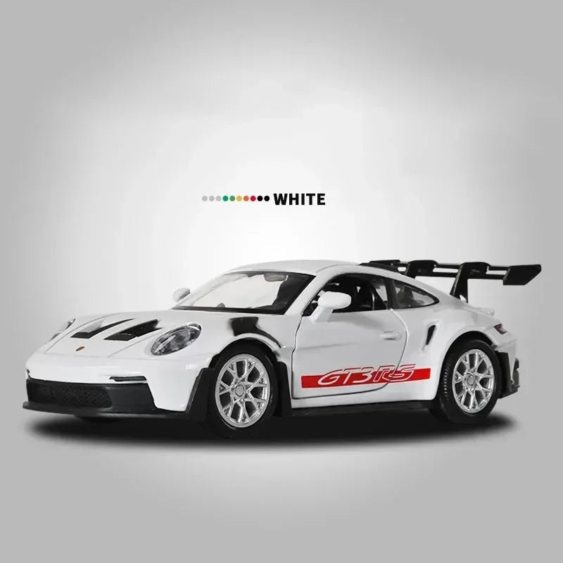 Model samochodu Porsche 911 GT3 RS w skali 1:36 – metalowy model wyścigowy z napędem typu „pull-back”, idealny do kolekcji lub na prezent dla dzieci.